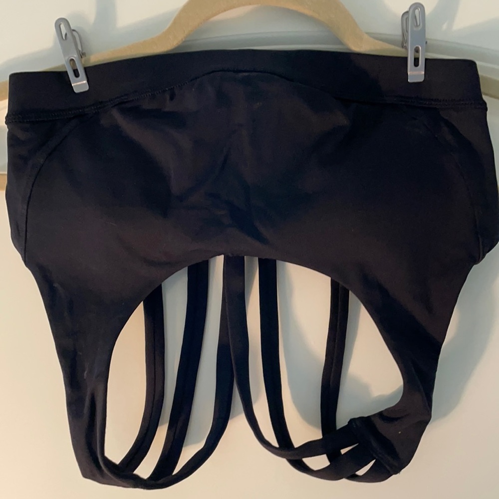 Fitness cleanout!Lululemon Multi strap SOFT 6 Bra